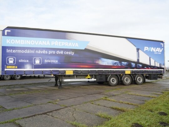 Naczepa burtowa do transportu kombinowanego